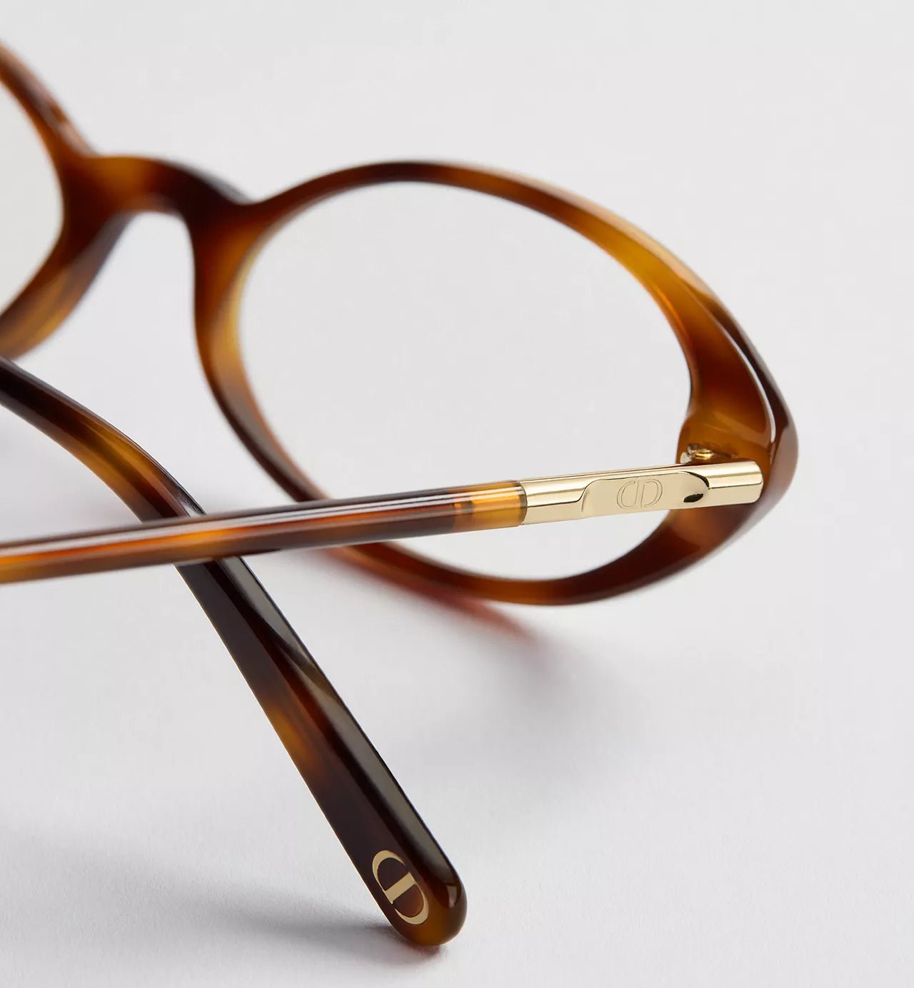 Dior Glasses in the UAE: 30 Montaigne, BlackSuit & Buying Guide - Optivision